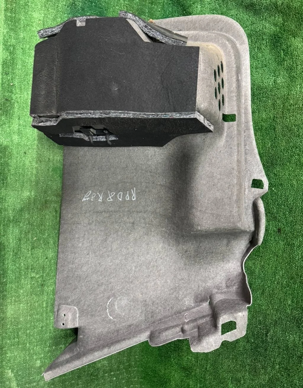 Б.у. обшивка багажника SKODA RAPID SKODA RAPID