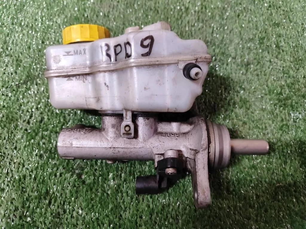 Б.у. цилиндр главный тормозной SKODA RAPID SKODA RAPID