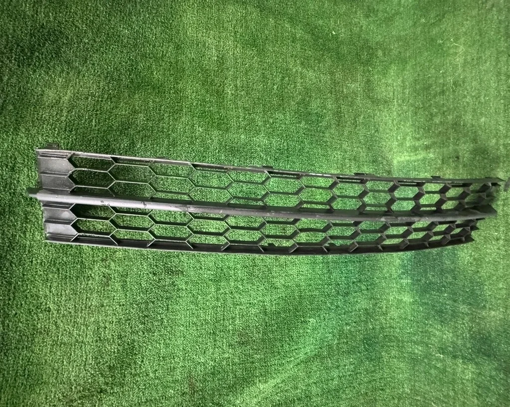 Б.у. решетка бампера SKODA RAPID SKODA RAPID