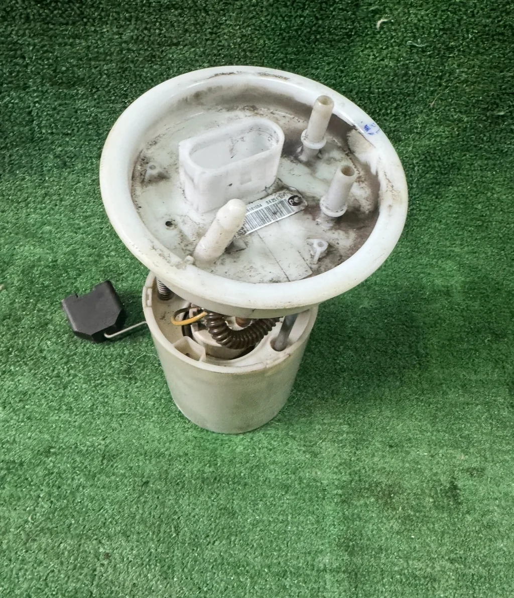 Б.у. насос топливный SKODA RAPID SKODA RAPID