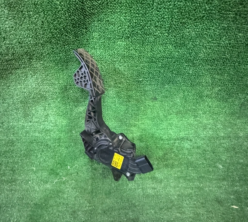 Б.у. педаль газа SKODA RAPID SKODA RAPID