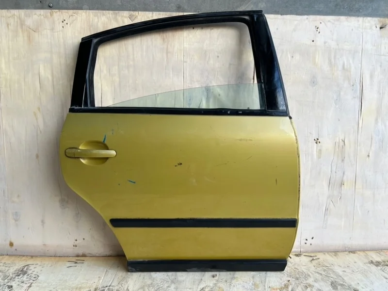 Дверь боковая Volkswagen Passat 1999 3B5833052AB B5, задняя правая