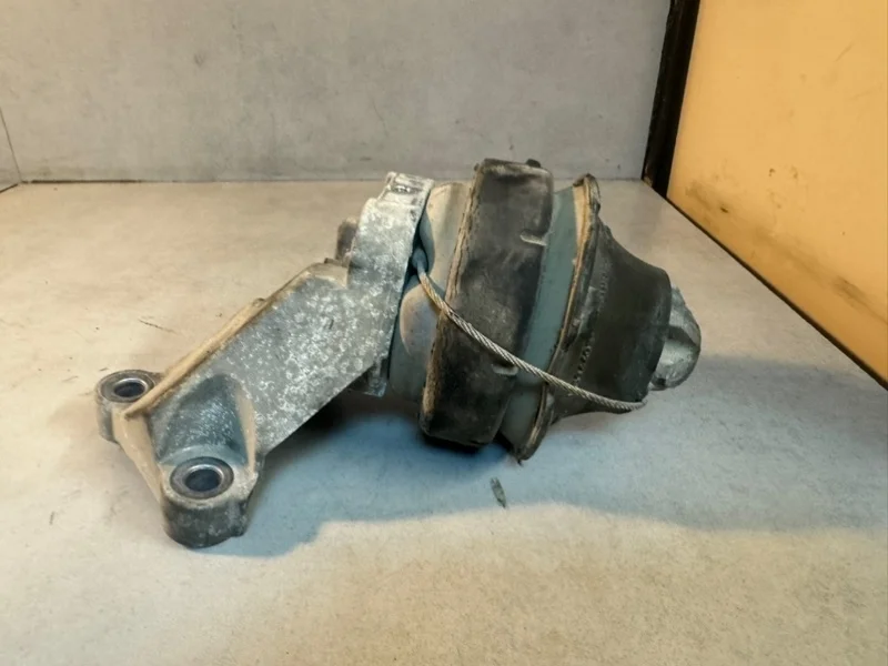 Подушка двигателя Volvo XC90