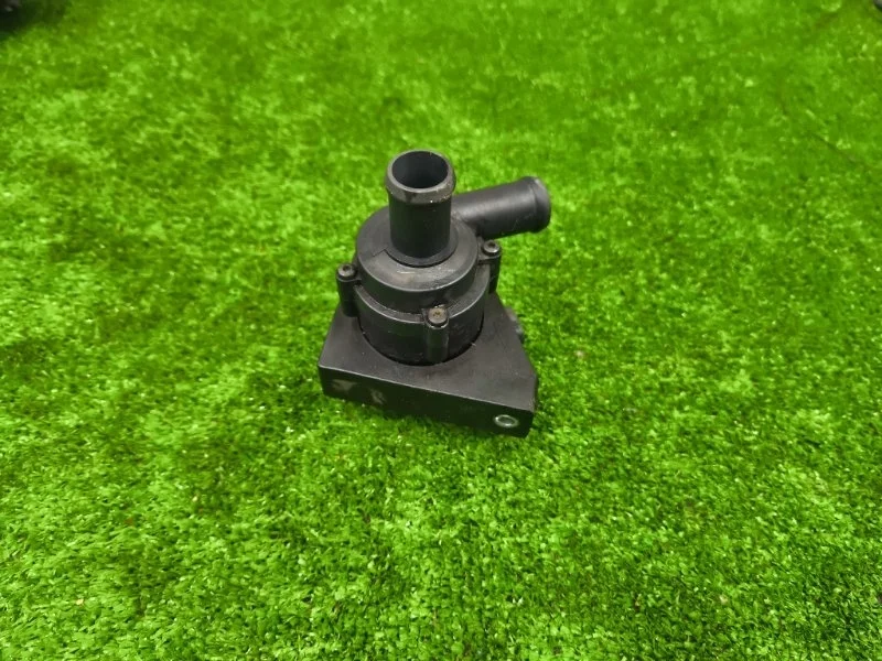 Дополнительная водяная помпа Audi A3 2009 1K0965561J 8P CCZ