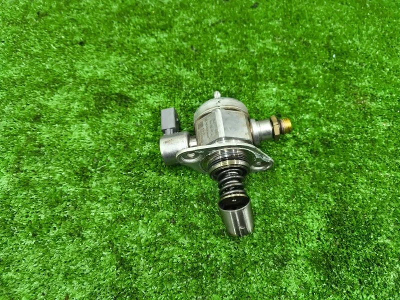 Топливный насос высокого давления Audi A3 2011 06H127025N 8P CDA