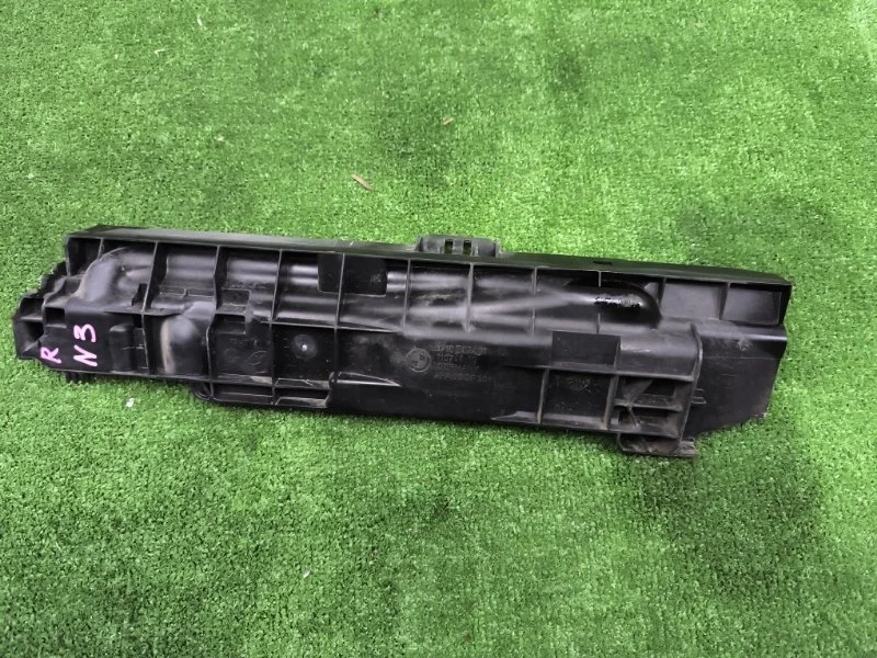 Кронштейн радиатора BMW 3 2011 17107524914 E91 N43B20A, правый