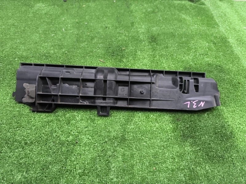 Кронштейн радиатора BMW 3 2011 17107524912 E91 N43B20A, левый