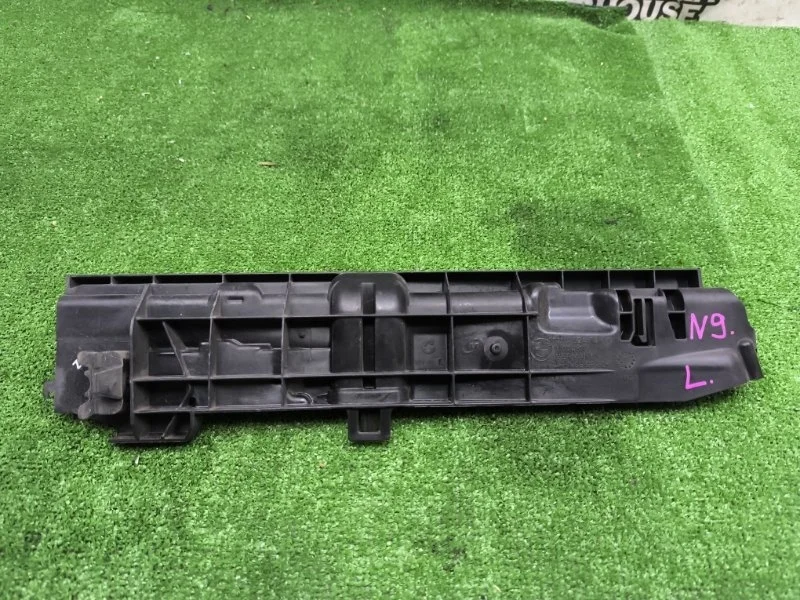 Кронштейн радиатора BMW 3 2009 17107524912 E91 N52B30AF, левый