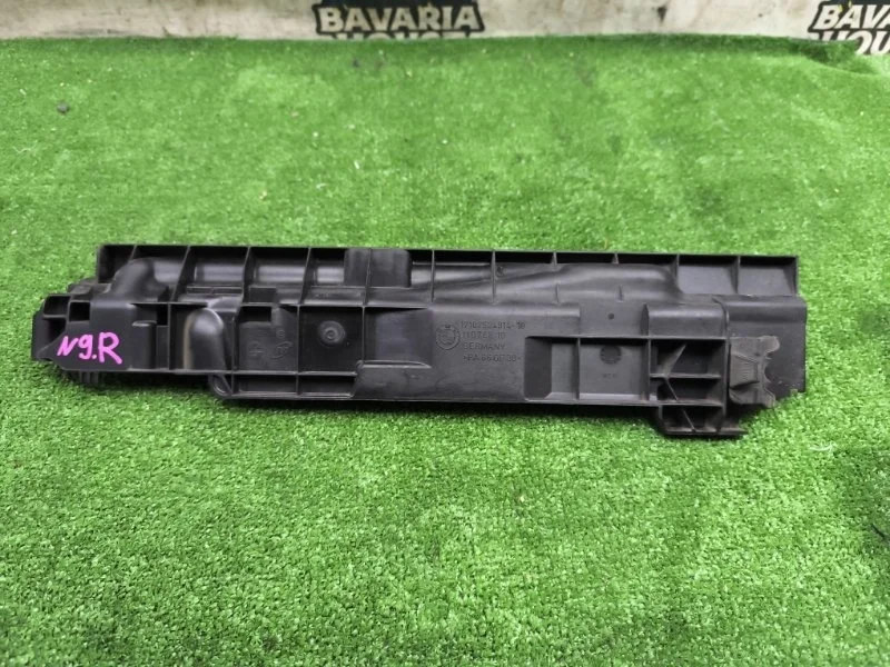 Кронштейн радиатора BMW 3 2009 17107524914 E91 N52B30AF, правый
