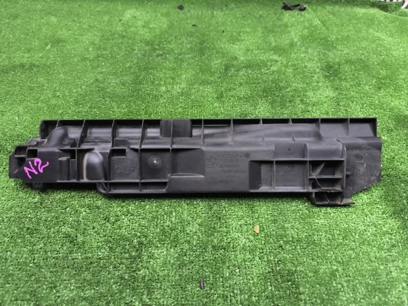 Кронштейн радиатора BMW 3 2009 17107524914 E91 N46B20BD, правый