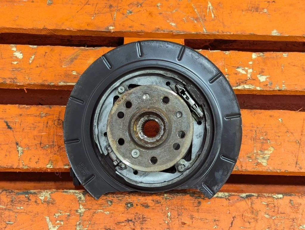 Кулак подвески задний левый Mercedes-Benz