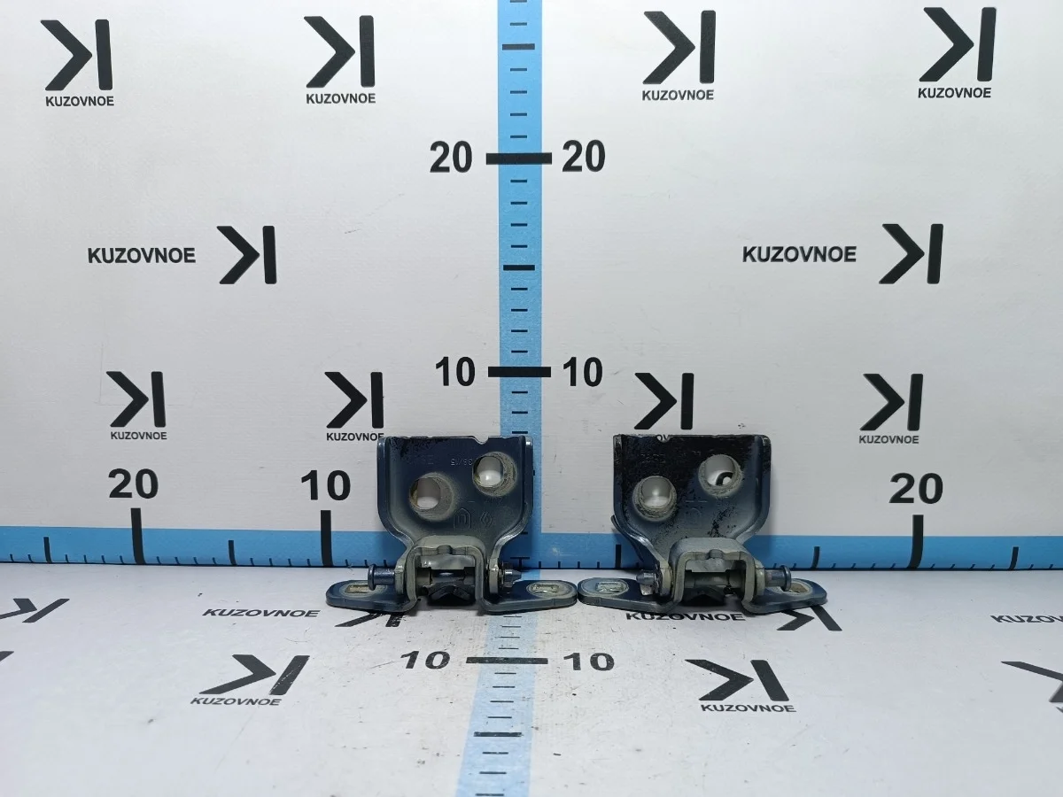 Петля двери Renault Duster 2015 HSM