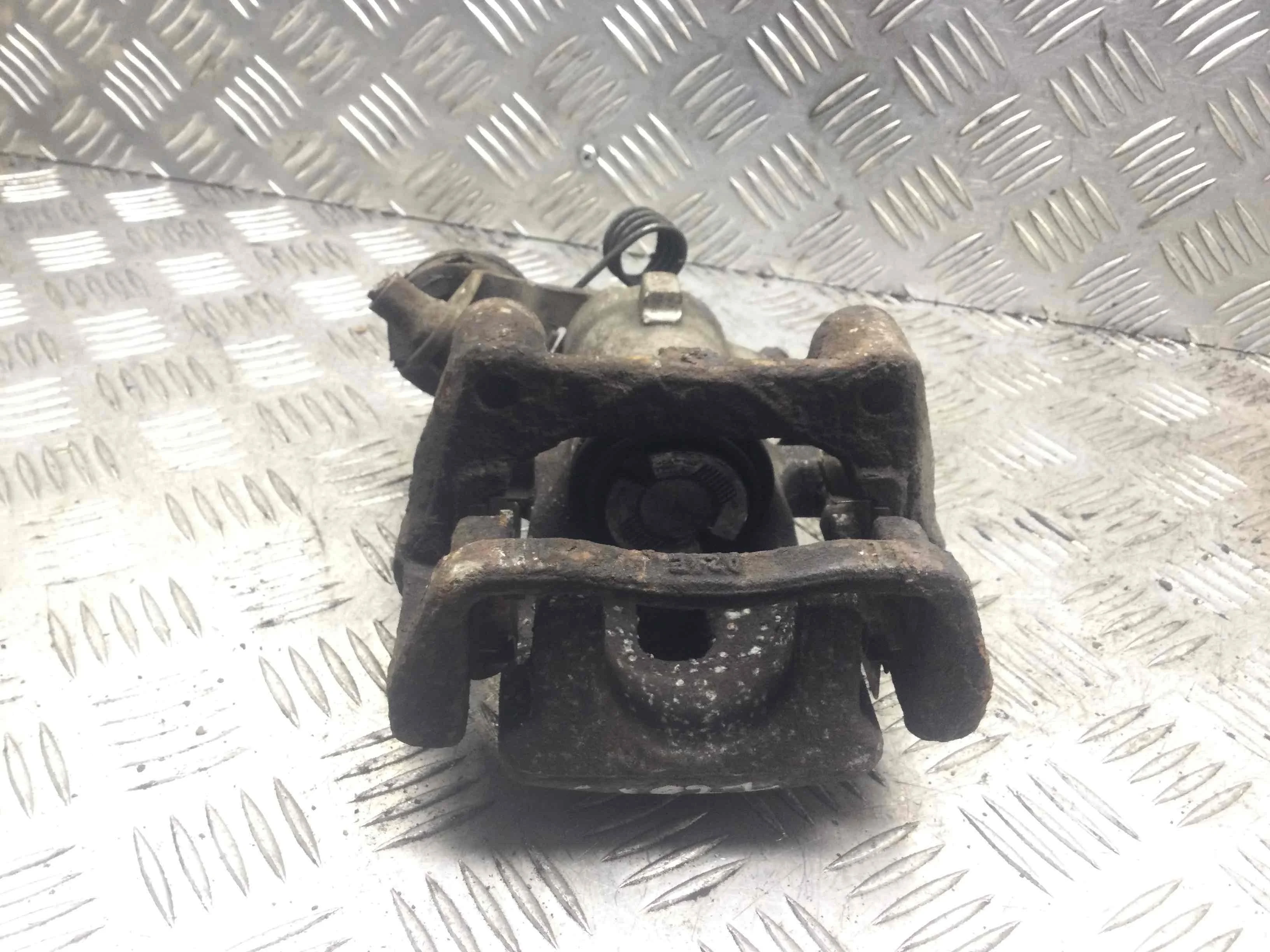 Суппорт задний левый Opel Meriva 1 поколение 2002 - 2006 бензин 1.6 i Механика Минивэн