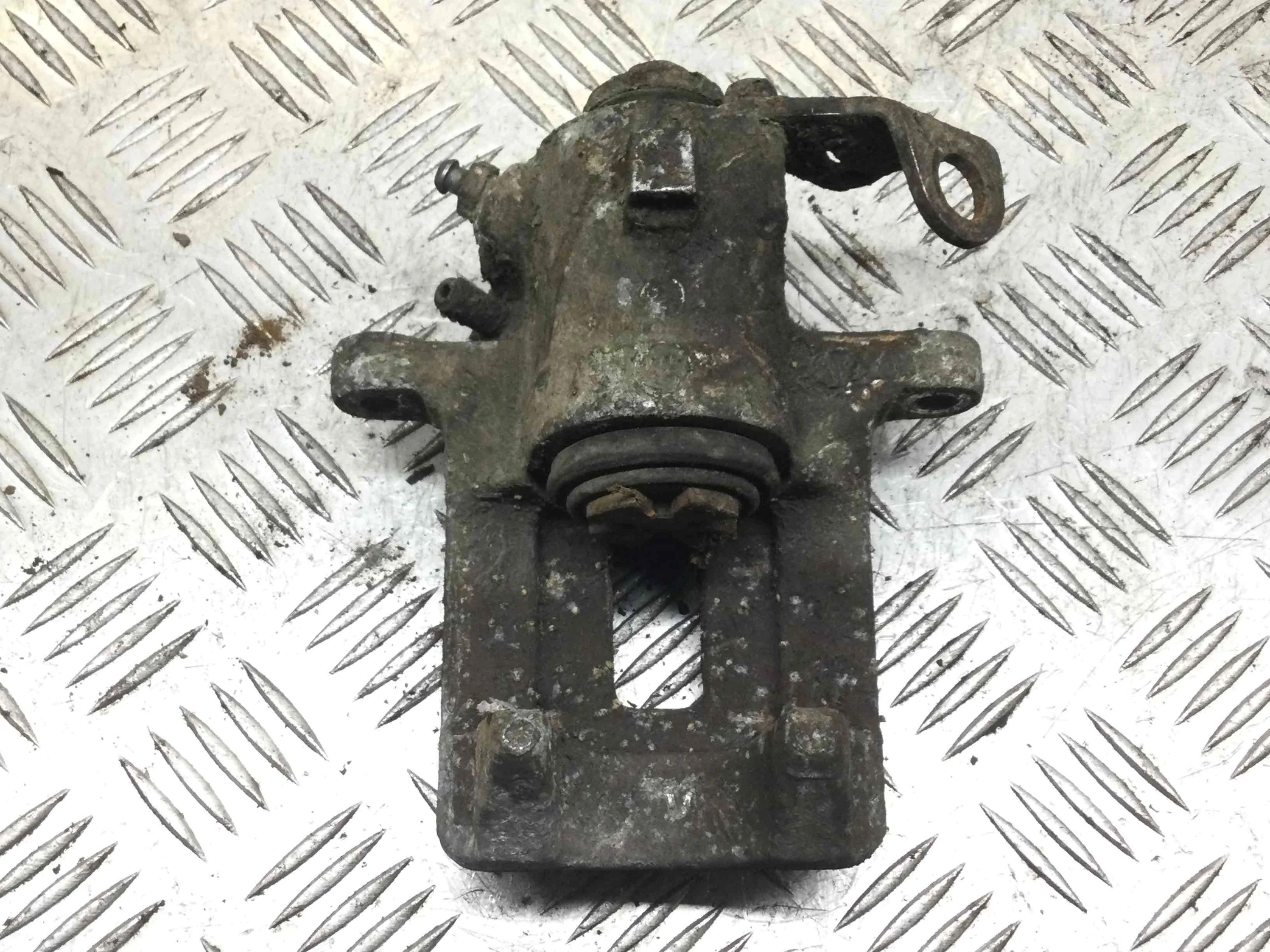 Суппорт задний правый SEAT Ibiza 3 поколение (2001-2006) бензин 1.4 i Механика Х/б