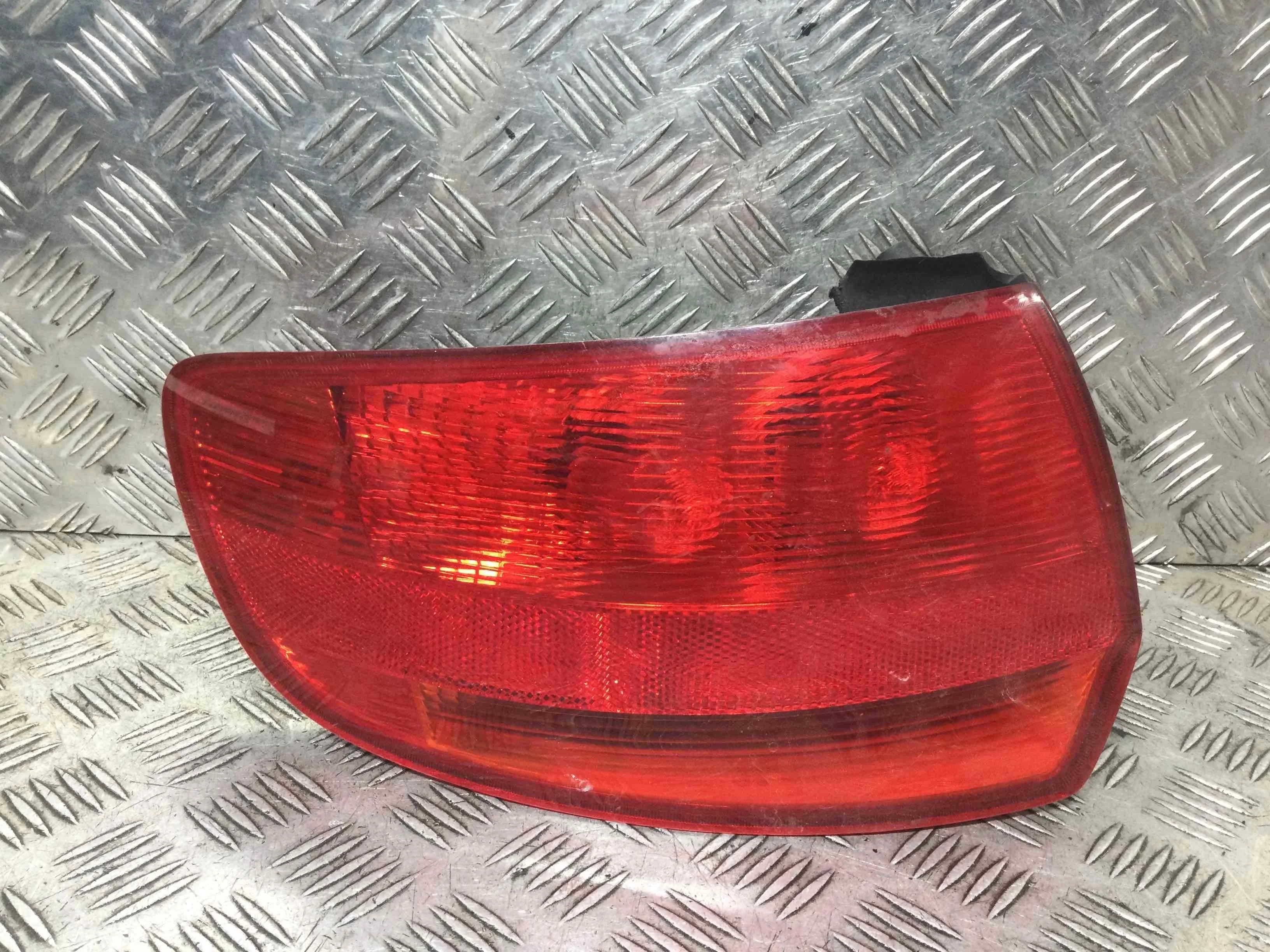 Фонарь задний левый Audi A3 8P/8PA [рестайлинг] (2004-2008) бензин 2.0 FSI Механика Х/б