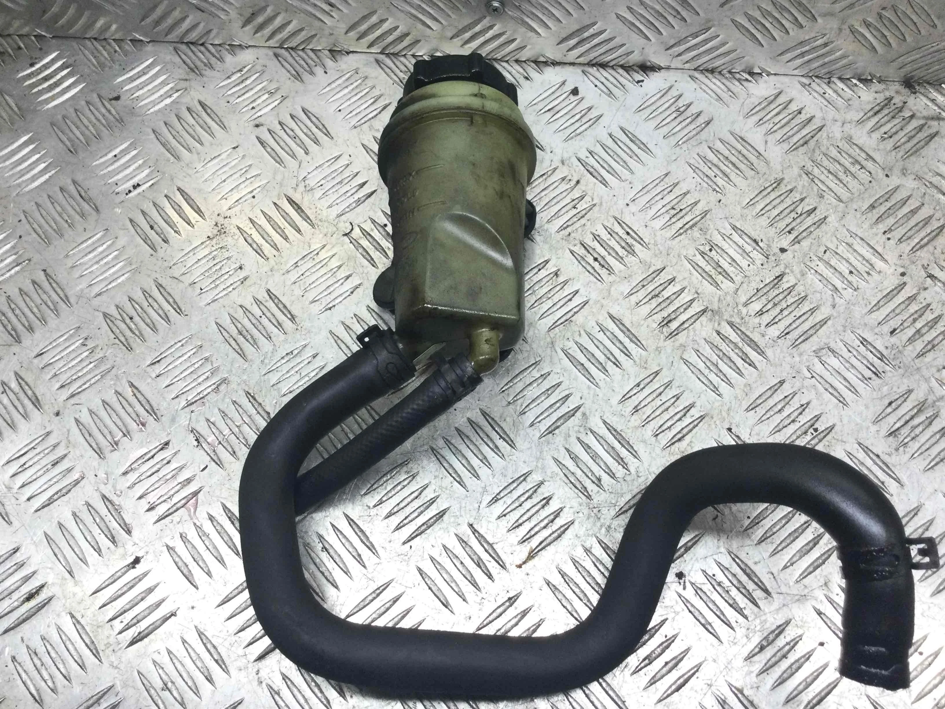 Бачок гидроусилителя Ford Focus 1 поколение [рестайлинг] (2001-2005) бензин 1.6 i Механика Универсал