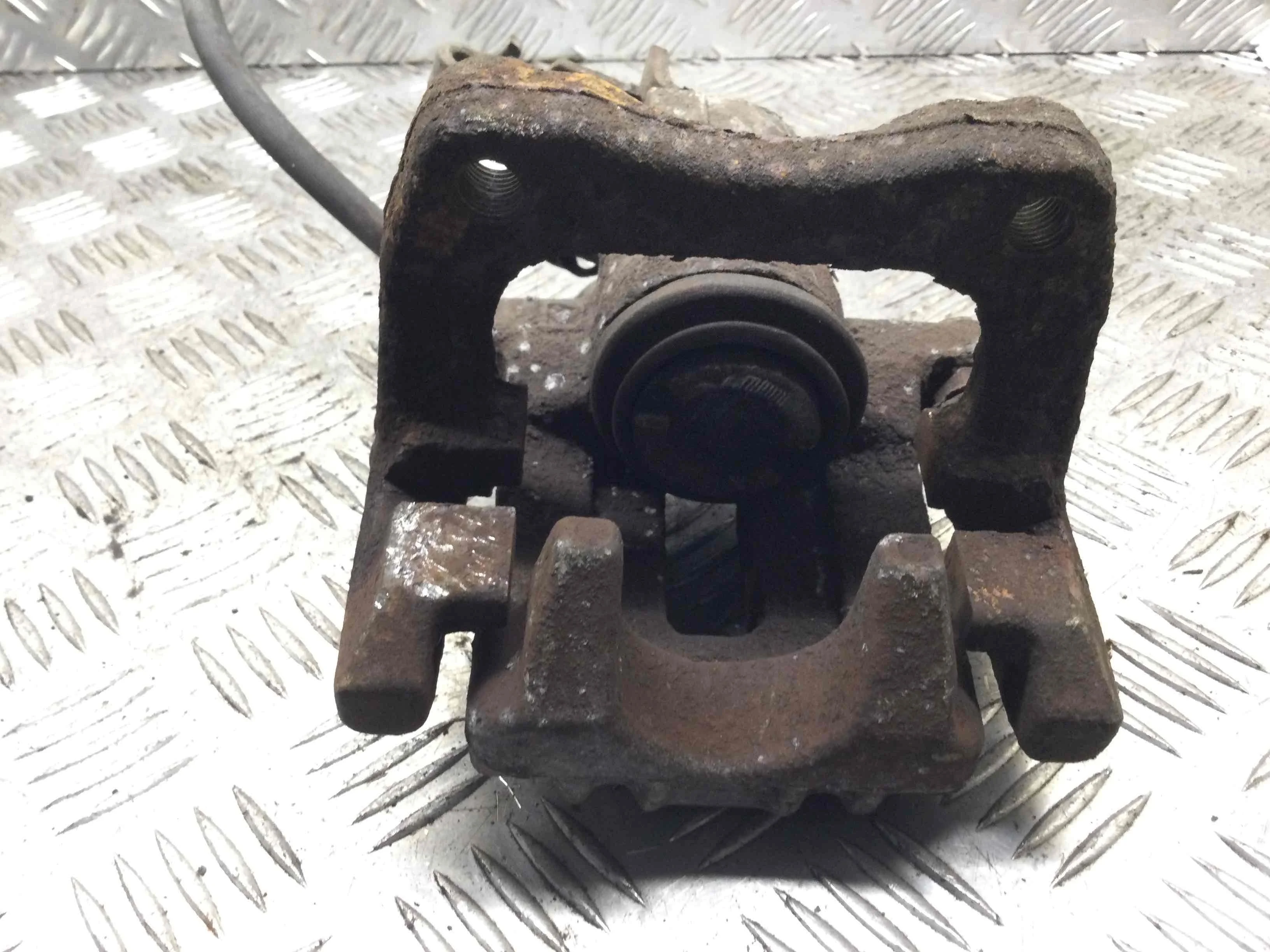 Суппорт задний левый Audi A3 8P/8PA [рестайлинг] (2004-2008) бензин 2.0 FSI Механика Х/б