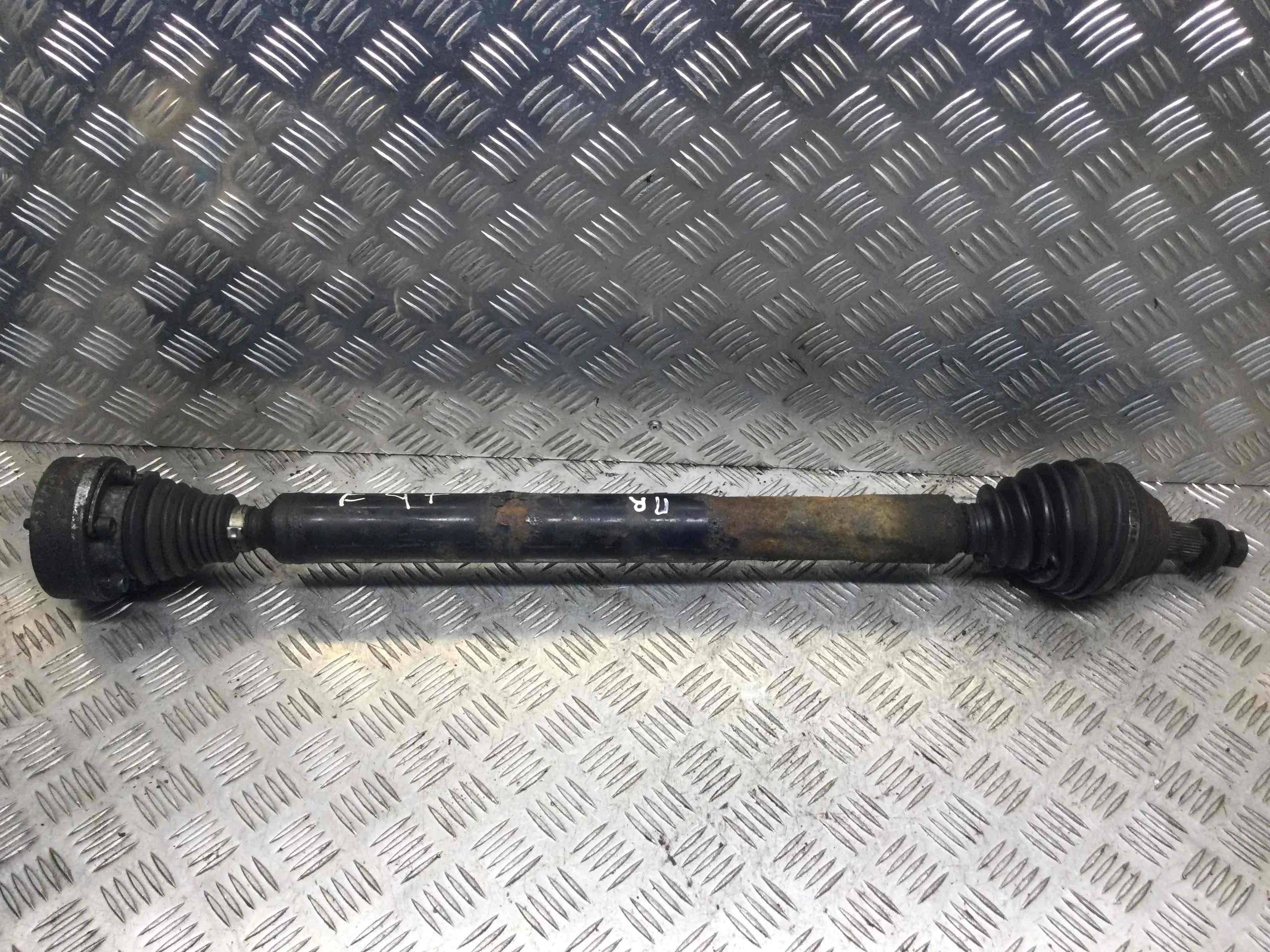 Полуось передняя правая (приводной вал, ШРУС) Audi A3 8P/8PA [рестайлинг] (2004-2008) бензин 2.0 FSI Механика Х/б