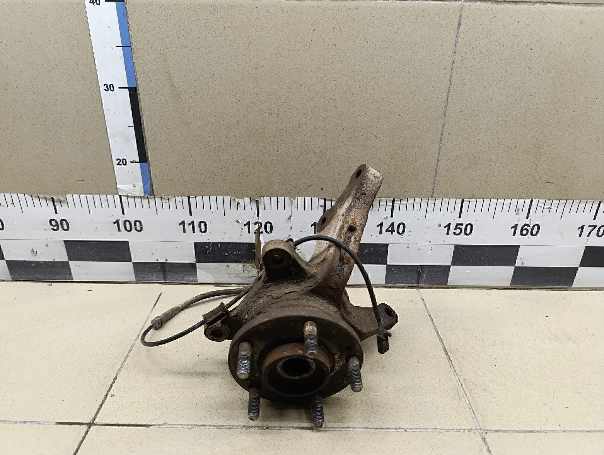 Кулак поворотный передний левый Santa Fe (SM)/ Santa Fe Classic 2000-2012