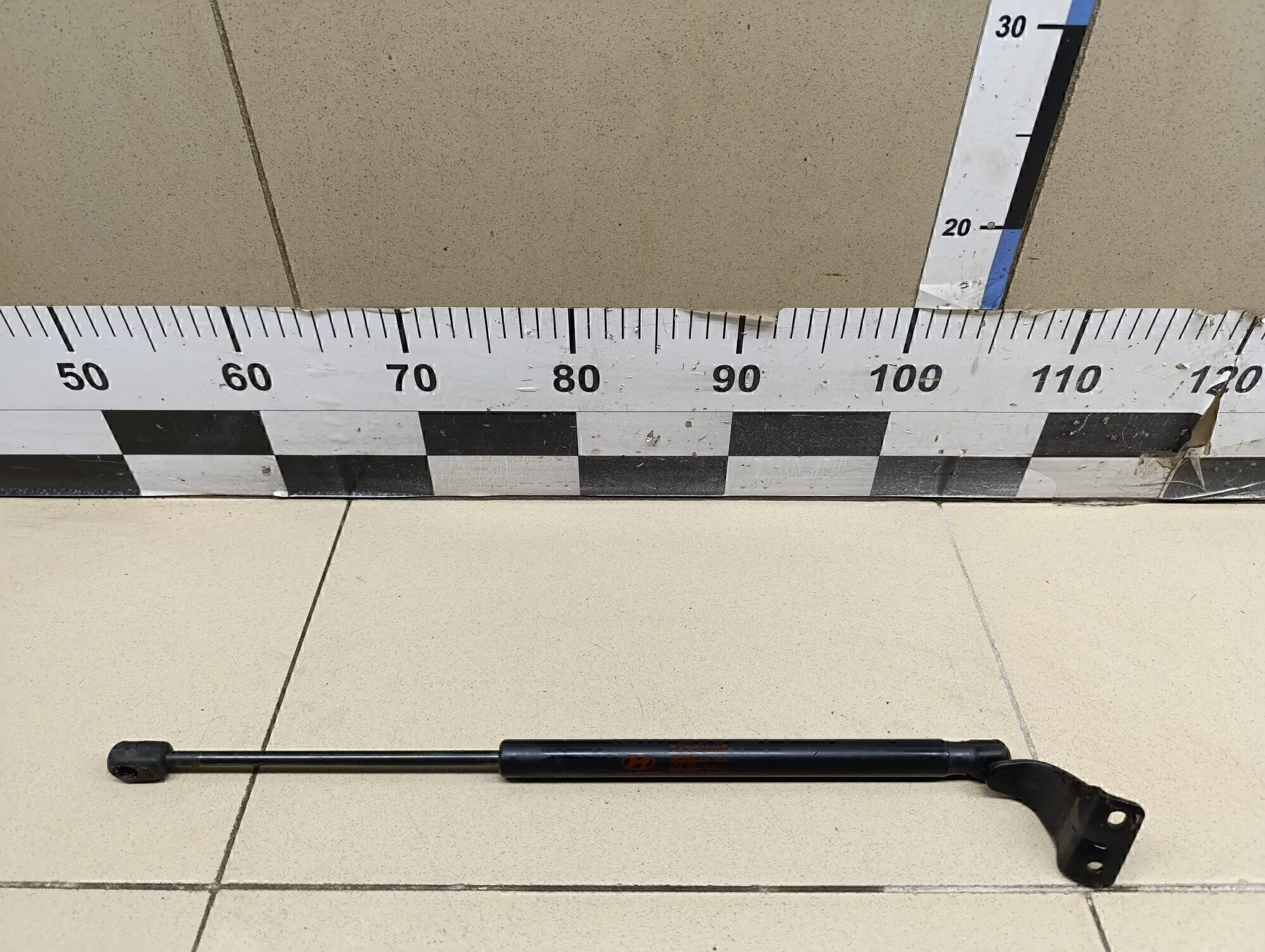 Амортизатор стекла багажника Santa Fe (SM)/ Santa Fe Classic 2000-2012