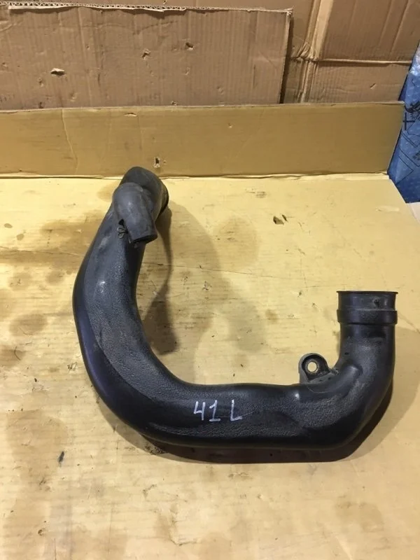 Патрубок воздушного фильтра TOYOTA Land Cruiser 2017 1788651010 URJ202 1VD-FTV 4.5, левый