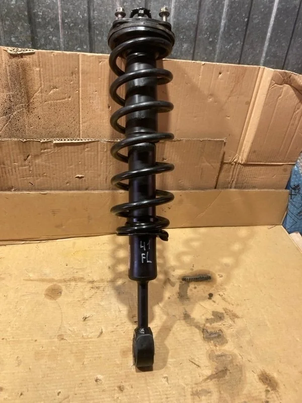 Амортизатор передний ( в сборе) Toyota Land Cruiser 2017 4851069355 URJ202 1VD-FTV 4.5