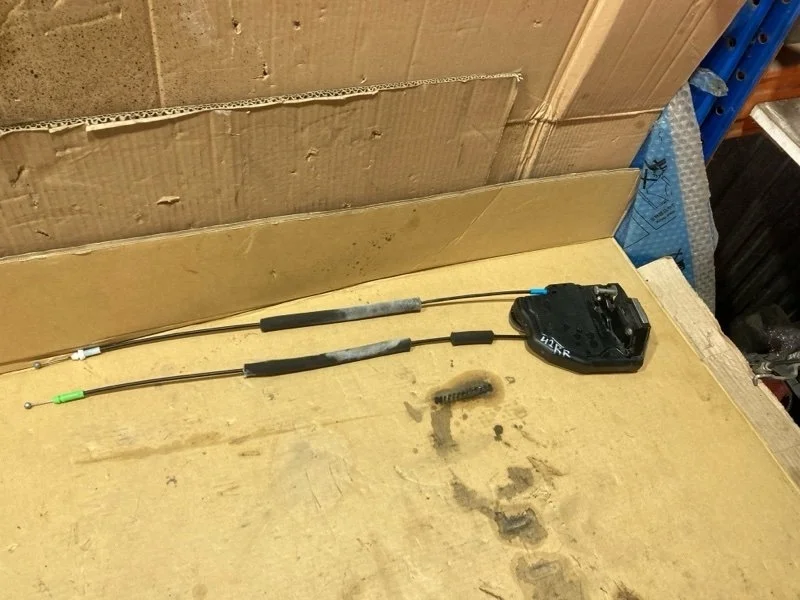 Замок двери задней правой TOYOTA Camry 2017 6905033120 СЕДАН 2AR-FE