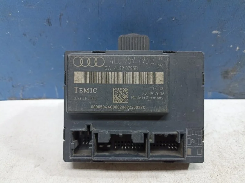 Блок управления дверью Audi Q7 2005 - 2015 4L0959795B, задний