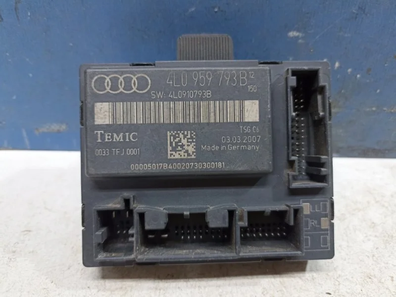 Блок управления дверью Audi Q7 2005 - 2015 4L0959793B, передний левый