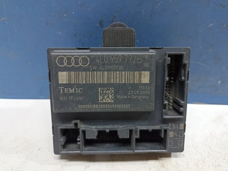 Блок управления дверью Audi Q7 2005 - 2015 4L0959792B, передний правый