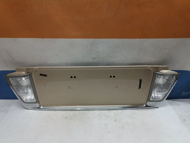 Накладка двери багажника Lexus LX570 7681260050 URJ201 5.7 3URFE