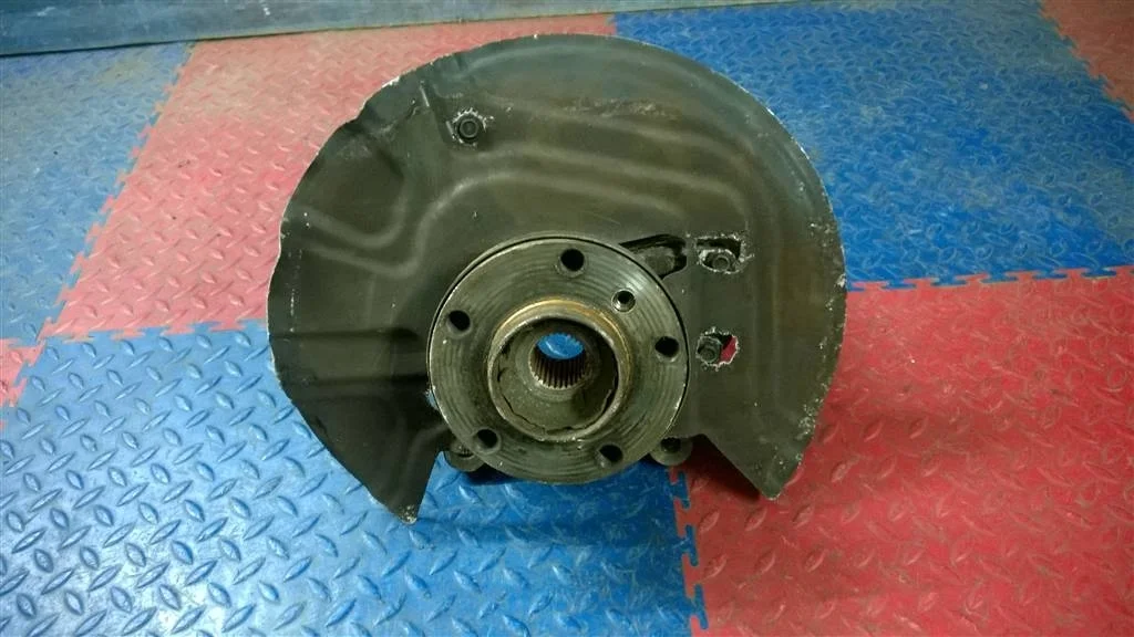 кулак поворотный BMW X3 E83 31213412019  M54B30 231лс 3.0i 2004 Silver gray metallic (A08)