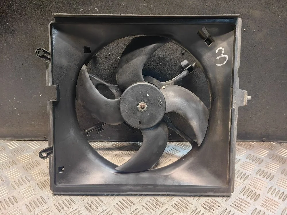 Вентилятор радиатора Mitsubishi Carisma