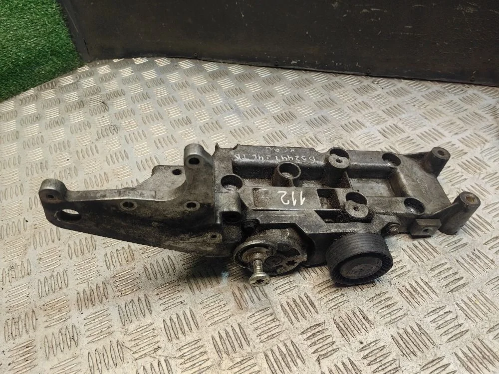 Кронштейн генератора Volvo XC90