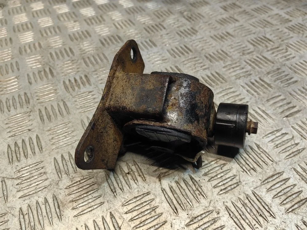 Подушка двигателя Toyota Corolla E120