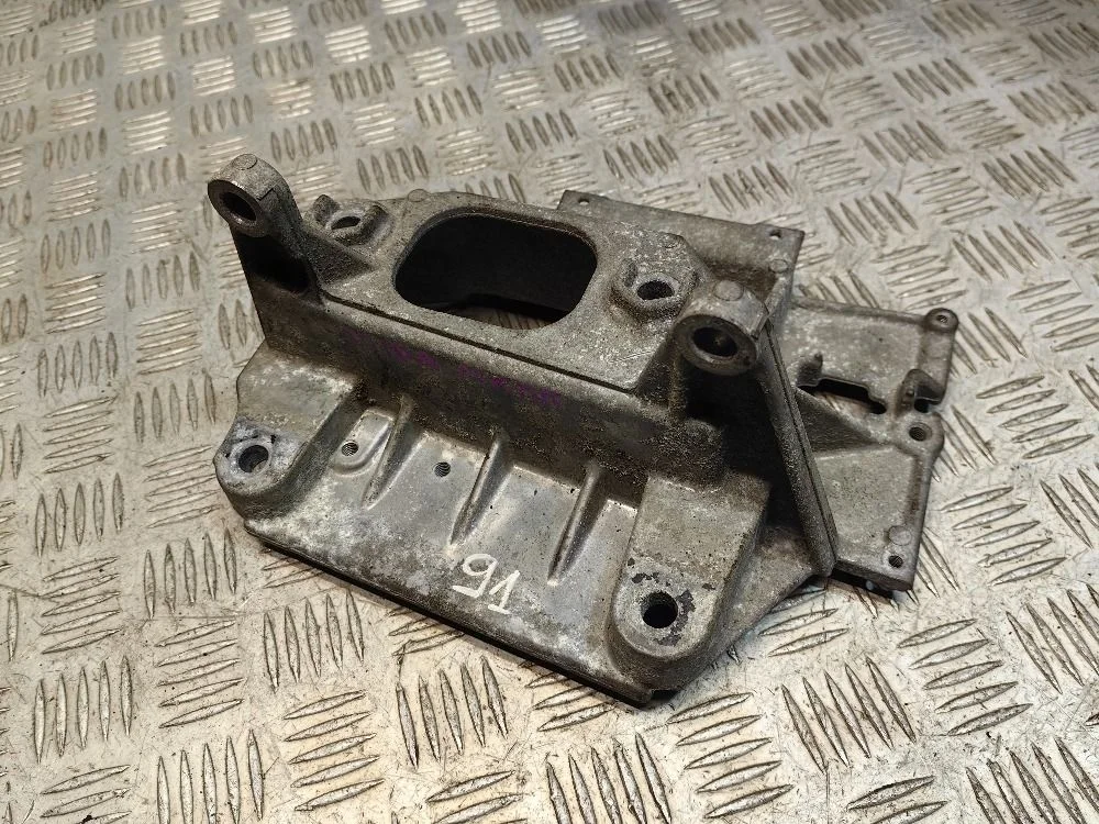 Кронштейн опоры двигателя Nissan Tiida C11