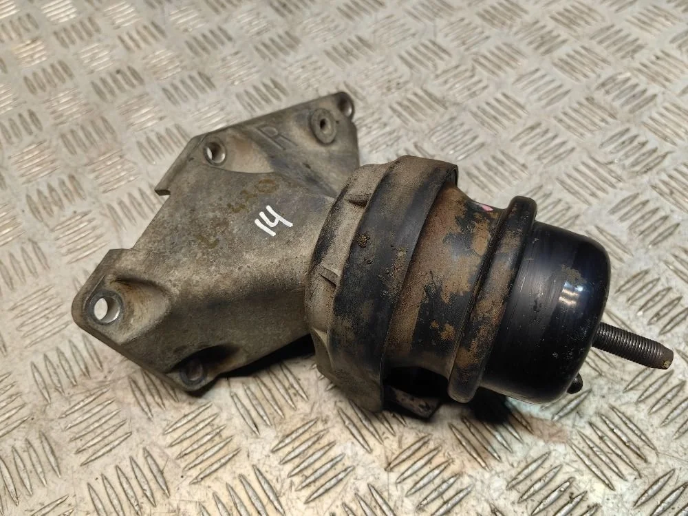 Подушка двигателя передняя правая Lexus LS430