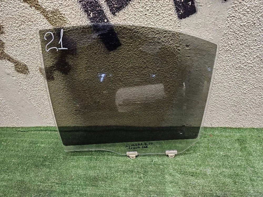 Стекло заднее левое на Nissan Almera B10 Classic