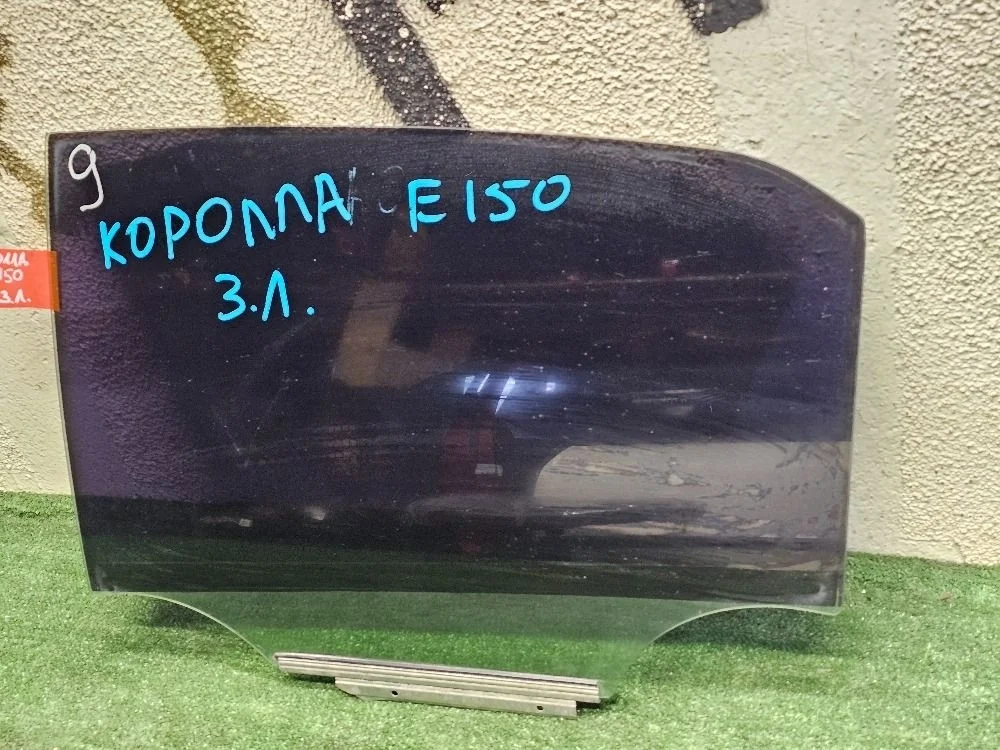 Стекло задней левой двери Toyota Corolla 150