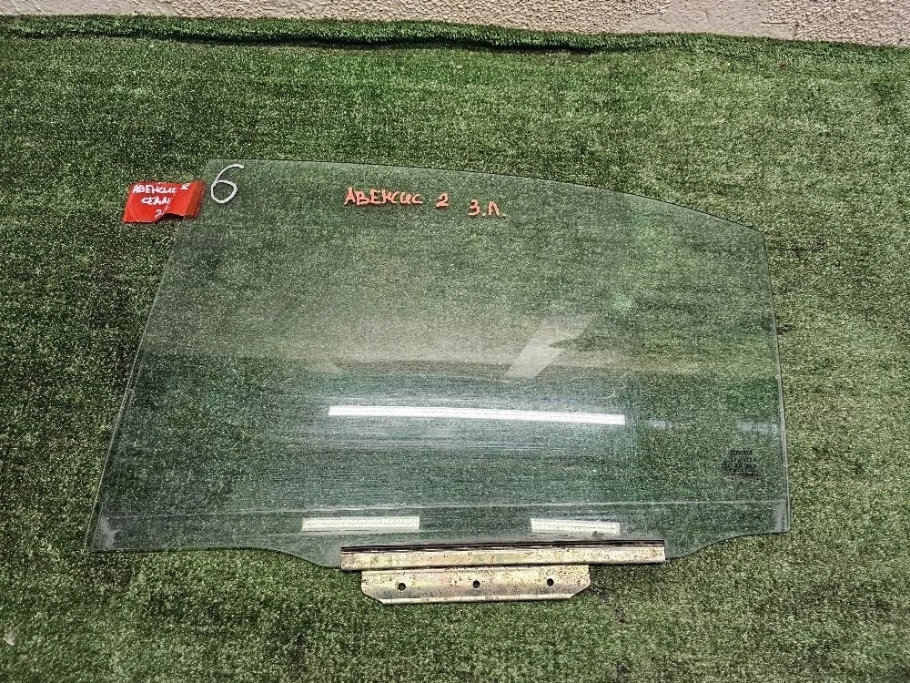 Стекло двери задней левой на Avensis 2