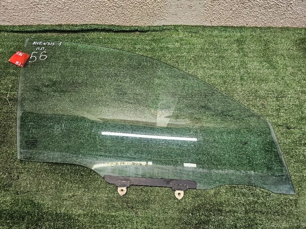 Стекло передней правой двери Toyota Avensis I