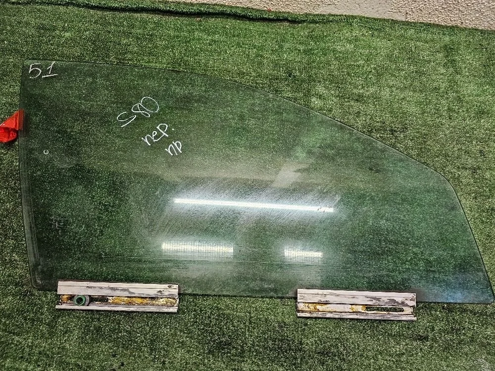 Стекло двери передней правой Volvo S80 I