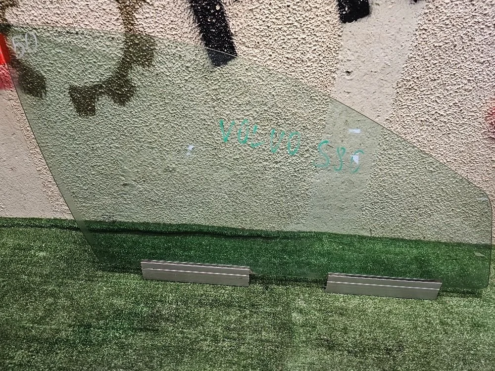 Стекло двери передней правой Volvo S80 I