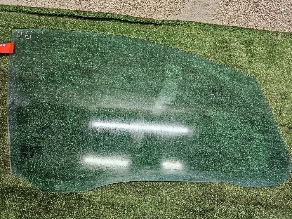 Стекло двери передней правой Ford C-MAX