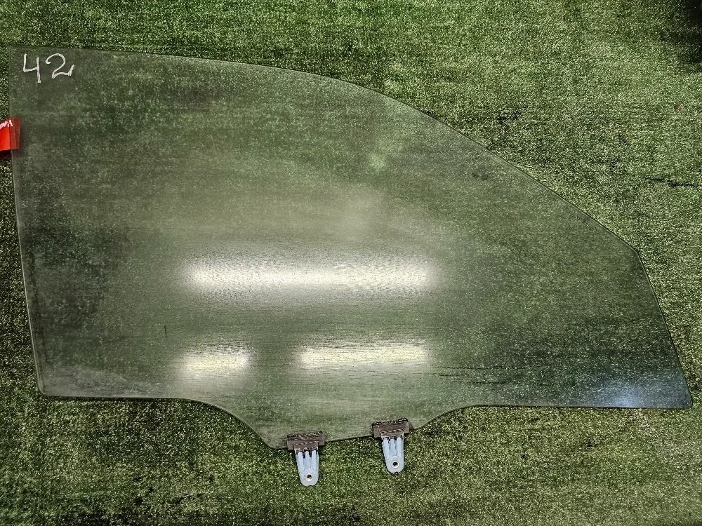 Suzuki Grand Vitara Стекло двери передней правой