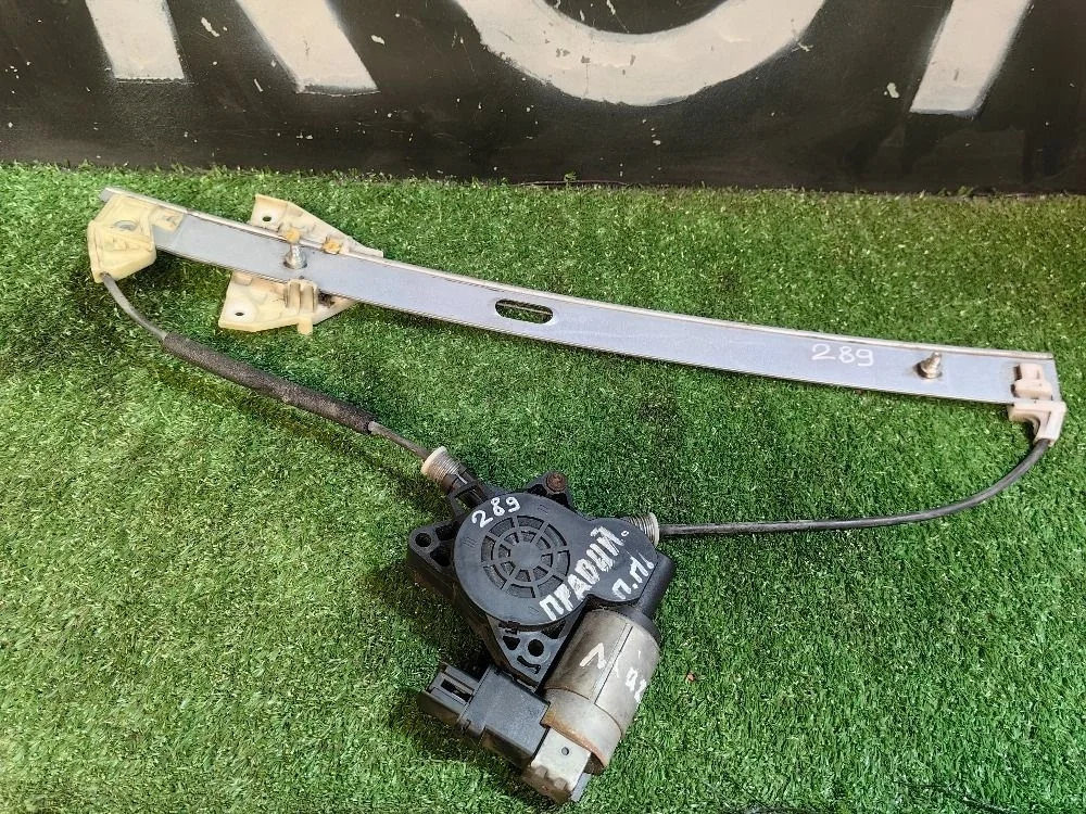 Стеклоподъемник электр. передний правый для Mazda