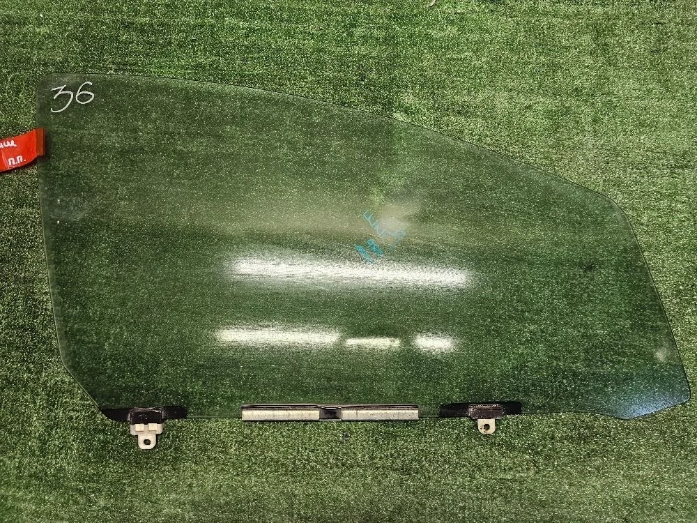 Стекло двери переднее правое Toyota Wish