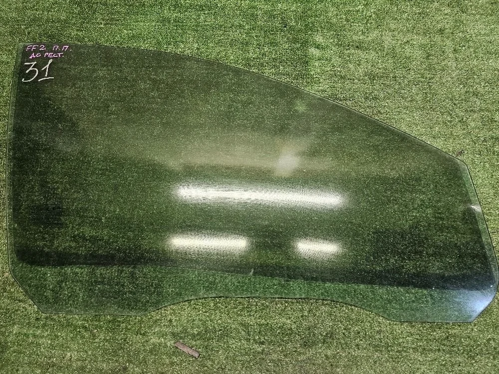 Стекло передней правой двери Ford Focus 2