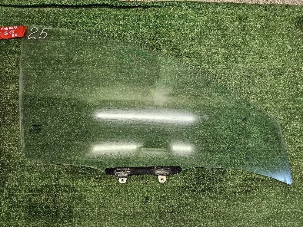 Стекло двери передней правой на Nissan Almera G15