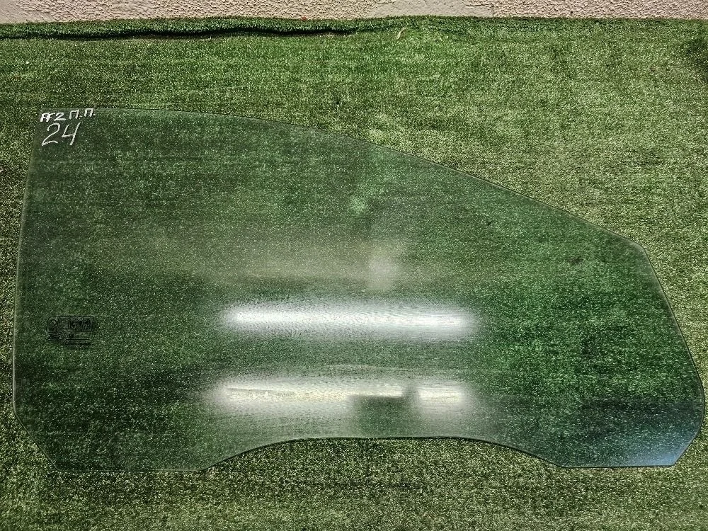 Стекло передней правой двери Ford Focus 2